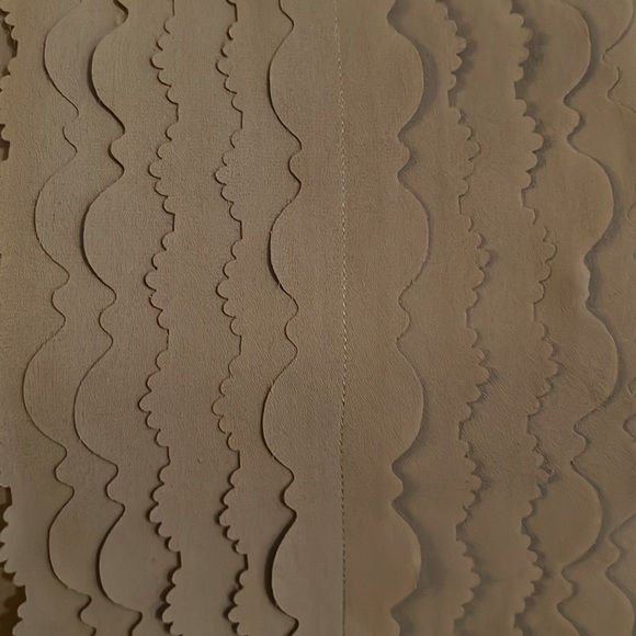 Soft petals on front of middle! - Picture 2 of 2